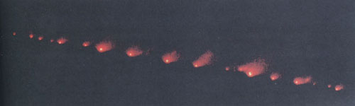 21개의 조각으로 깨어진 슈메이커-레비 9
                    혜성