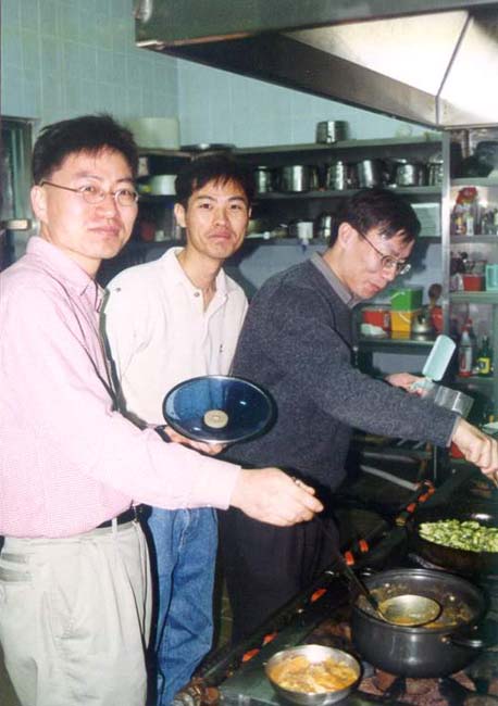 요리를 하며 심난한 하루를...